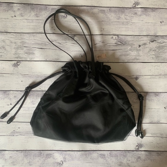 Victoria’s Secret Flower Cinch Bag - Picture 2 of 7